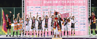 [포토] 경남 남강초, 우승 트로피 번쩍!