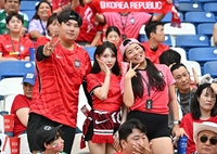 [포토]승리를 응원하는 축구팬들
