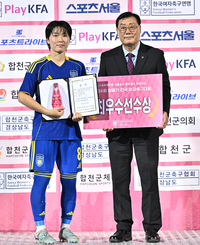 [포토] 현대고(여) 장예윤, 여왕기 최우수선수상 수상