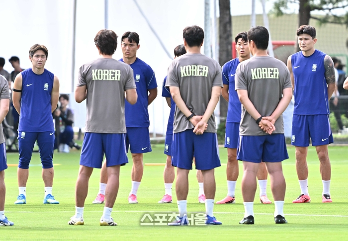 “홍명보호 저녁 먹으며 우즈베크 경기 관전…망연자실” 홍명보 감독 현지서 기자회견 연다, 거취 관심 [SS과달라하라 현장]