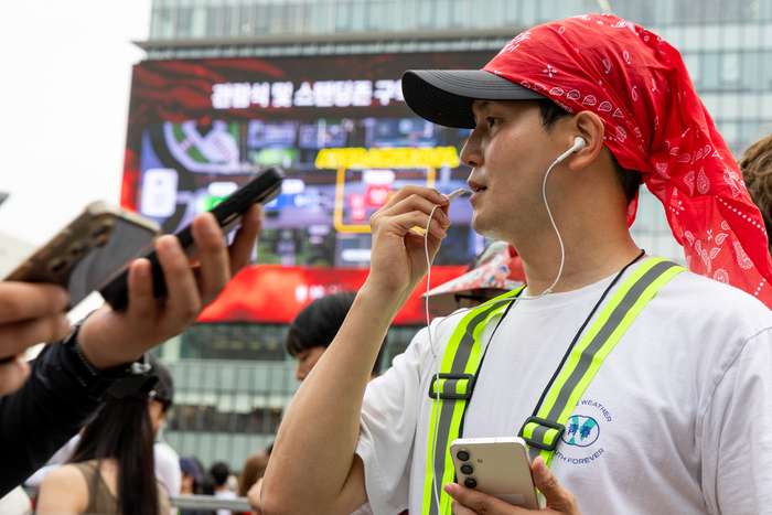 수만 명 몰려도 안 끊겼다…KT, 월드컵 거리응원서 ‘5G 신기술’ 검증