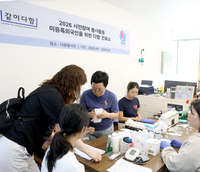 ‘병원 문턱 높았던 외국인들’…20년 의료봉사 ‘다함봉사단’, 의료 사각지대 품었다