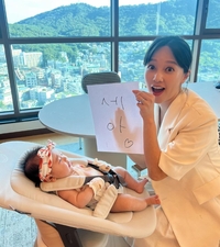 “침대서 춤추다 사고” 아유미 딸 응급실행…혀 깨물어 수면마취 치료