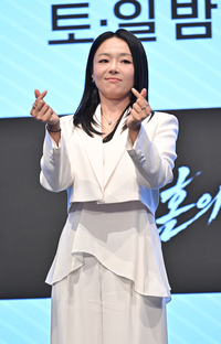 [포토] 이상희 ‘쌍하트 발사’