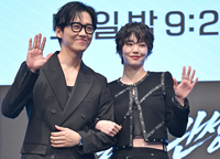 [포토] 남궁민-이설 ‘훈훈한 손인사’