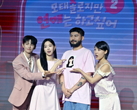 [포토] 서인국-강한나-카더가든-이은지 ‘깜찍한 포토타임’