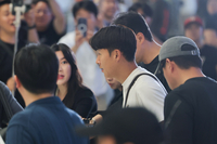 한국땅 밟은 손흥민 “죄송하다”…하루사이 180도 다른 귀국장 풍경, 홍명보 향한 야유→선수 향해 “고개 숙이지 말라”