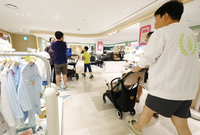 ​“명품 유모차 대기·난임 병원 오픈런”…출생아 반등에 불붙은 ‘VIB 경제’ [SS포커스]