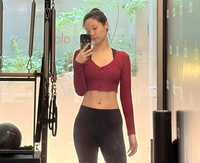 설현, 명품 복근 인증