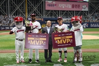 에이스는 역시 에이스! 키움, 6월 월간 투타 MVP에 알칸타라·서건창 선정