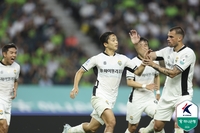 ‘송준석·이유현 연속골’ 강원, 전북 2-1로 꺾고 2위 도약…포항은 ‘신광훈 퇴장’ 수적 열세에도 안양 3-2 제압