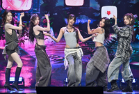 [포토] 컴백하는 아이들 ‘김미 닷 러브’
