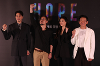 韓 SF 블록버스터 ‘호프’, 황정민→조인성으로 완성한 거대한 세계 [SS종합]