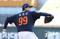“류현진, 외국인 몫까지 다했다”…김경문 감독의 진심, 그리고 779일 만에 돌아온 정은원 [SS대전in]