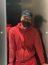 티파니영♥ 변요한, 초췌한 몰골…구멍 난 옷 입고 ‘살려줘’