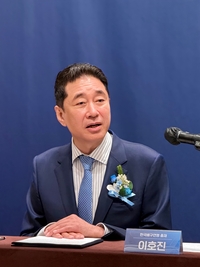 균형감과 모범, 이호진 총재와 흥국생명에 바라는 가치[정다워의 V-로그]