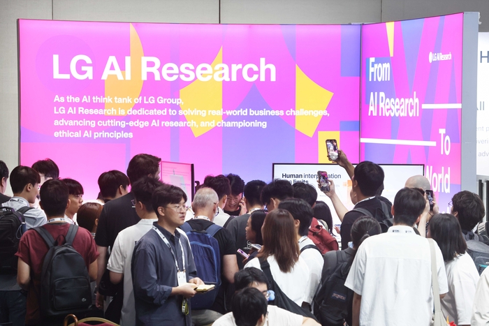 LG ‘엑사원’, 세계 최고 학회서 빛났다…탈모 신소재부터 금융·데이터 혁신까지