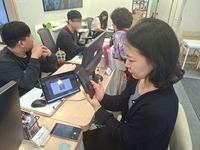 “젊은 층은 척척, 어르신은 진땀”…‘얼굴이 신분증’ 개통 현장 가보니 [SS현장]