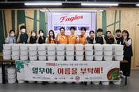 “지역 취약계층 가족에 전달”…한화, 여름 김장 지원 봉사 실시