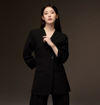 “마음 참 무겁다” 아이유, 사과 두 달 만에 결별...웃음기 없는 최근 모습