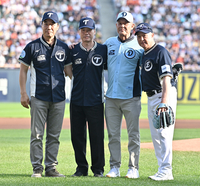 [포토] 올스타전 시구-시구 레전드 김동수,김용수,박철순, 김경문