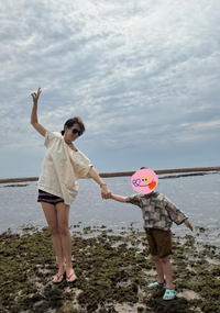 “아이 손 놓지 않는 아빠” 현빈♥손예진…톱스타 가족의 평범한 ‘美가족여행’