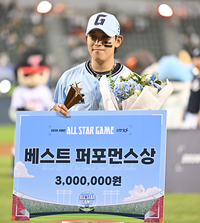 [포토] 베스트 퍼포먼스상 주인공은 황성빈