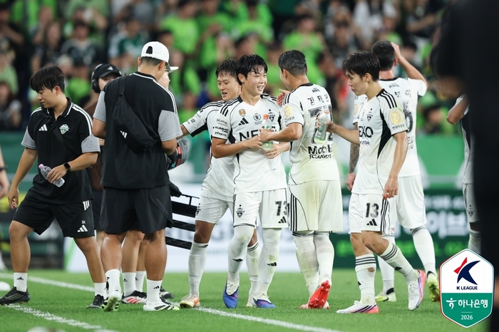 2008년생 김예건 데뷔골 ‘폭발’ 전북, 울산 3-1 완파…포항은 광주 원정서 3-0 대승[K리그1 종합]