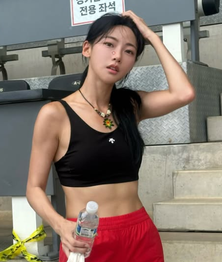 “54㎏인데 살쪘다고?” 김민지, 옆구리살 잡고 충격…사라진 ‘국대 복근’