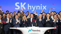 시총 1.2조 달러 몸값 입증한 SK하이닉스, 나스닥 상장으로 ‘마이크론’ 넘었다 [SS포커스]