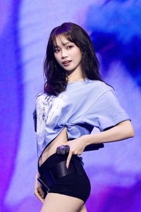 “피어나, 우리의 존재 이유”…르세라핌 월드투어, 감동은 더 커졌다 [종합]