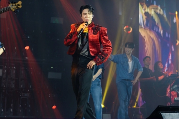 ‘20년 내공 폭발’ 에녹, 단독 콘서트 전석 열광…장르 파괴 ‘공연형 아티스트’ 증명