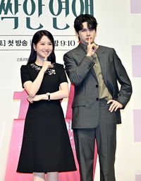 [포토]박은빈-옹성우, ‘쉿!’