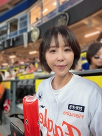“한화 팬이라 거절했는데”… 코요태 신지 측, KT 위즈 시구 논란에 공연까지 최종 취소