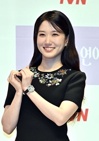 [포토]하트 만들어 보이는 박은빈