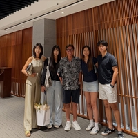 “아빠 키 훌쩍 넘었네”… 전미라·윤종신 부부, 175cm 엄마 유전자 뽐낸 5인 가족사진 공개