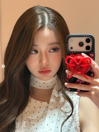 ‘팔짱 논란’ 장원영, 흔들림 없는 여신 미모…“그냥 이대로 쭉 살 것”