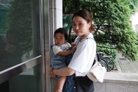 ‘안테나와 결별’ 이진아, 딸 안고 활짝 “벌써 돌잔치”