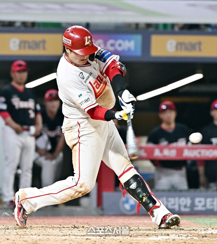[포토]SSG 고명준, KIA 한재승 상대 2점 홈런