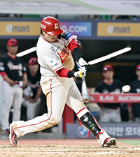 [포토]SSG 고명준, KIA 한재승 상대 2점 홈런