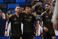 북중미 월드컵 다녀온 손흥민, 오른발로 드디어 리그 첫 골 ‘쾅’…LAFC는 LA갤럭시에 3-0 리드