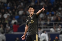 ‘월드컵은 잊어라’ 손흥민, PK는 ‘양보’하고 드디어 리그 ‘첫 골’…LAFC는 ‘LA 더비’ 3-0 승리하고 3위 도약