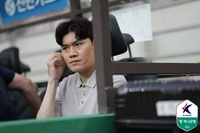 공격적인데 최저실점, 2024년 준우승 페이스…전술 ‘업그레이드’ 역대 최강 강원 만들어가는 ‘핫가이’ 정경호 감독
