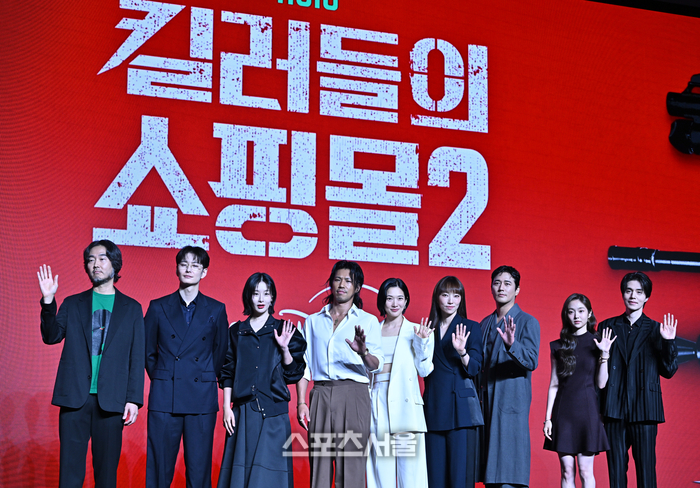 [포토] 포토타임 갖는 ‘킬러들의 쇼핑몰2’ 감독과 배우들