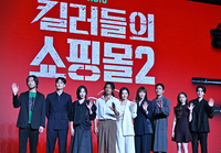 [포토] 포토타임 갖는 ‘킬러들의 쇼핑몰2’ 감독과 배우들