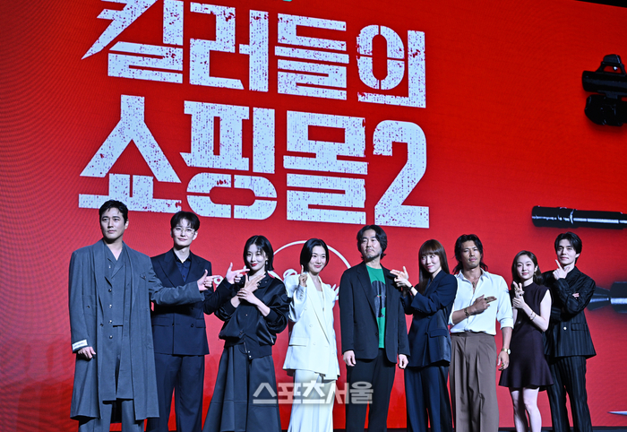 [포토] 포즈 취하는 ‘킬러들의 쇼핑몰2’ 감독-킬러들