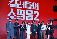 [포토] 포즈 취하는 ‘킬러들의 쇼핑몰2’ 감독-킬러들