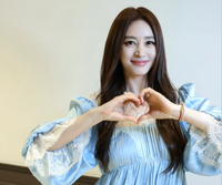 ‘나이를 거꾸로 먹나?’ … 김혜수, 레이스 원피스 입고 싱그러운 소녀로 변신