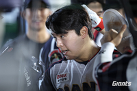 ‘황성빈 대신’ 리드오프→3안타 ‘맹타’ 한태양…김태형 감독도 대만족 “공·수에서 좋은 활약” [SS사직in]