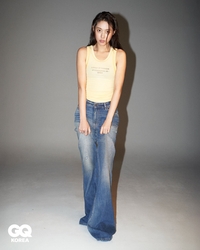 티셔츠와 청바지만으로 내추럴한 아우라…설현, 감성 넘치는 화보 공개